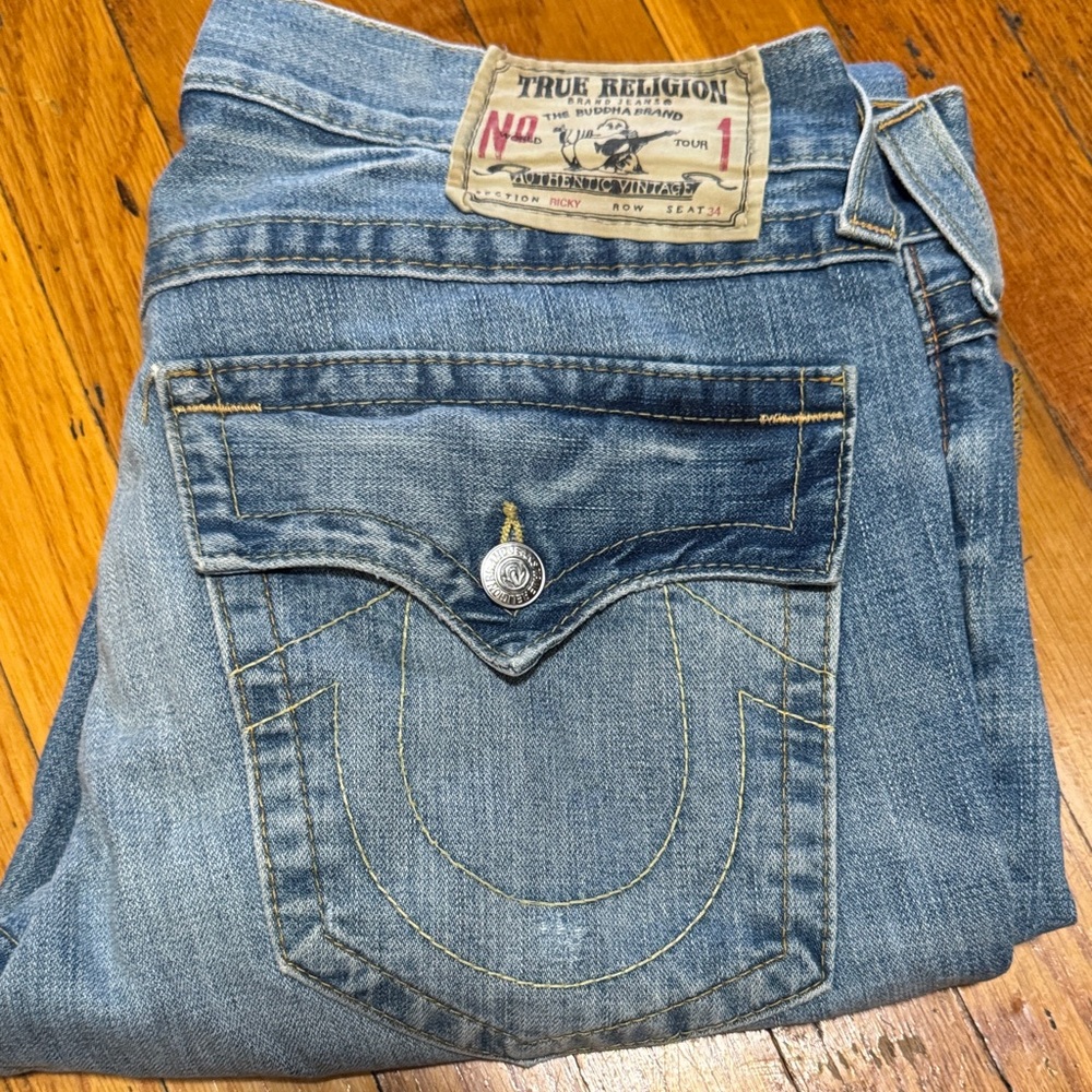 Men’s gently worn True Religion Light Blue Denim Jeans